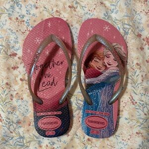 Kids Frozen-themed Havaianas flip flops